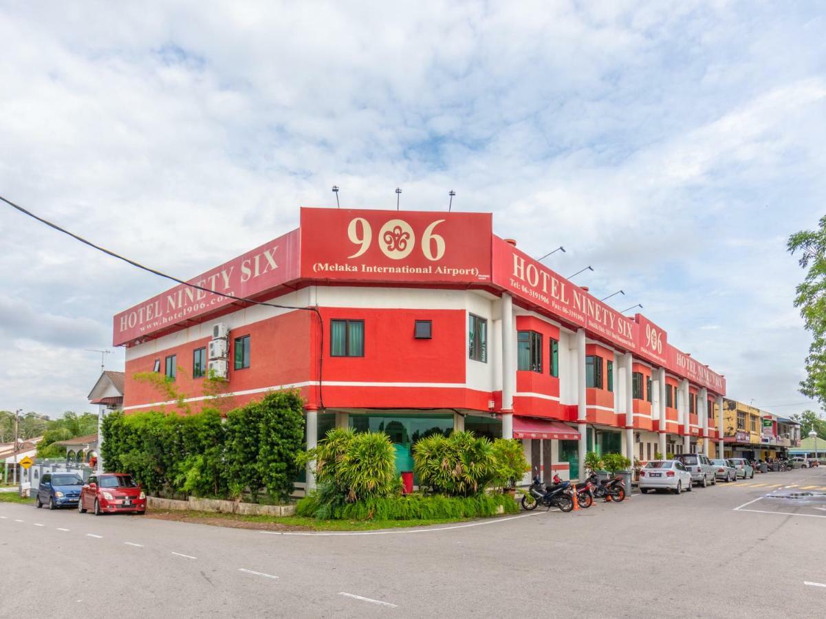 Oyo 1158 906 Airport Hotel Malacca ภายนอก รูปภาพ
